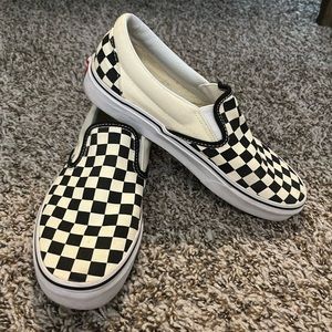 Checkered Vans😍